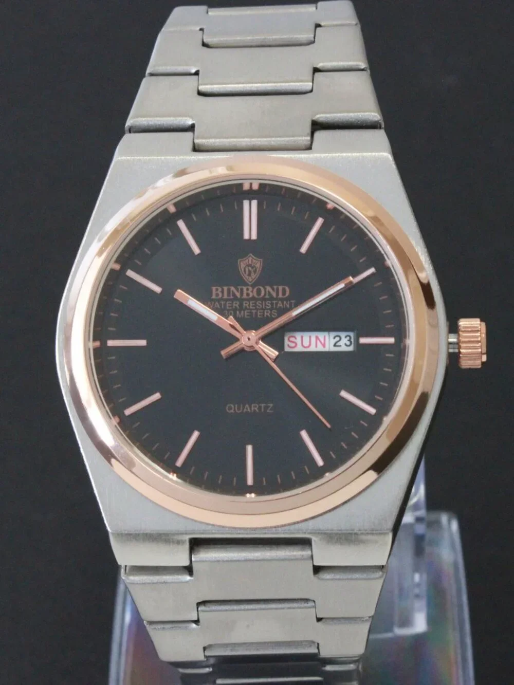 Men's Integrated Bracelet Sports Watch Stainless Steel Radiant Black Dial 40mm